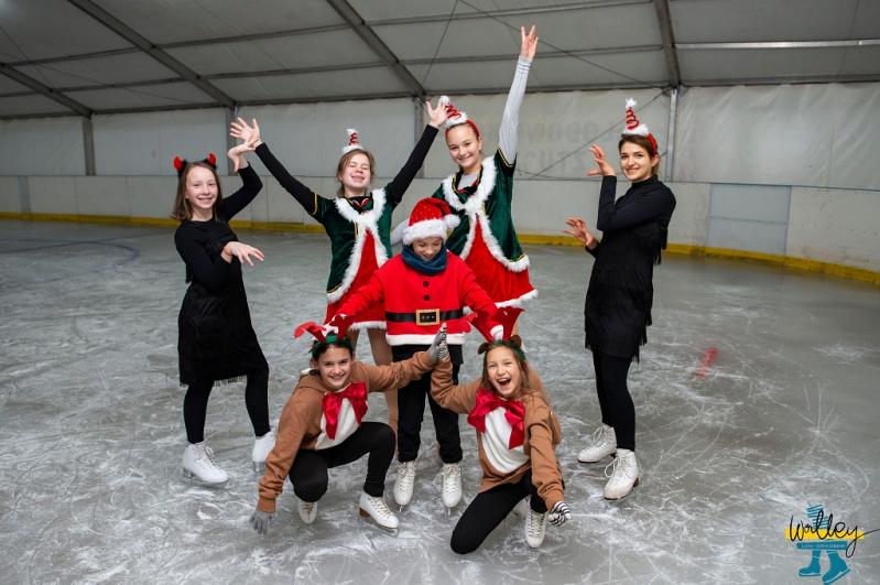 „Mikołajki na Lodzie” rozpoczęły sezon zajęć łyżwiarskich w Skawinie